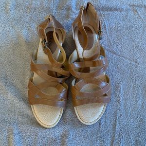 BOC leather sandals, size 9, tan, zip back with buckle closure to adjust fit.